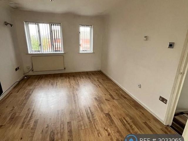 Overdene Road, Winsford, CW7 2 bed flat to rent £750 pcm £173 pw