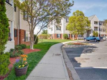 Overlook at Brook Run I & II 3 Bedroom Apartment for Rent at 1900 Cliffbrook Ln, Richmond, VA 23227