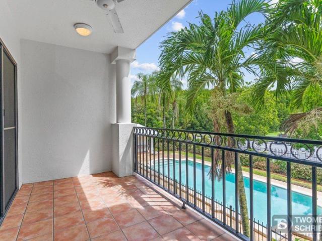 Overlooking the northern end of the Esplanade, this apartment boasts an exceptional lifestyle opportunity