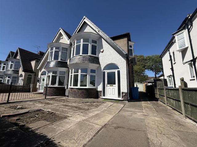 Overland Road, Cottingham 3 bed semi detached house to rent £1,100 pcm £254 pw