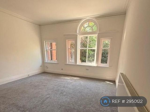 Overleasowe, Prenton, CH43 1 bed flat to rent £800 pcm £185 pw