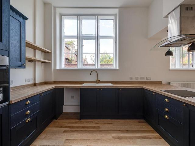 Overleigh Road, Chester, Cheshire, CH4 2 bed apartment to rent £2,250 pcm £519 pw