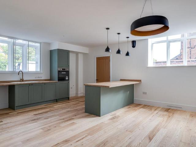 Overleigh Road, Chester, Cheshire, CH4 2 bed duplex to rent £2,100 pcm £485 pw