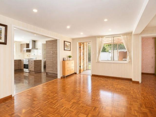 Oversize 4 Bedroom Half House