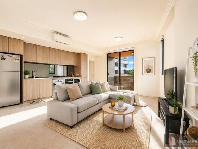 Oversize 2 bedroom + self contained study room!