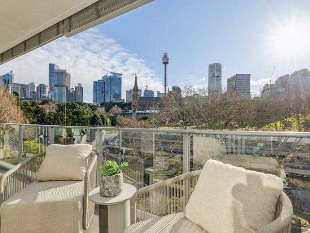 Oversized 3 bed + study home / panoramic city views