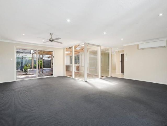 Oversized 3 Bedroom Family Home With Pool and 1/2 Size Tennis Court Overlooking Golf Course Lake