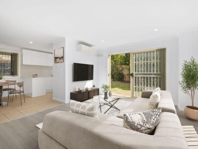 Oversized 3 Bedroom Townhouse In PRIME Location!