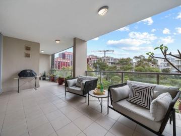 Oversized 3 Bedroom with Dual Balconies in Mascot