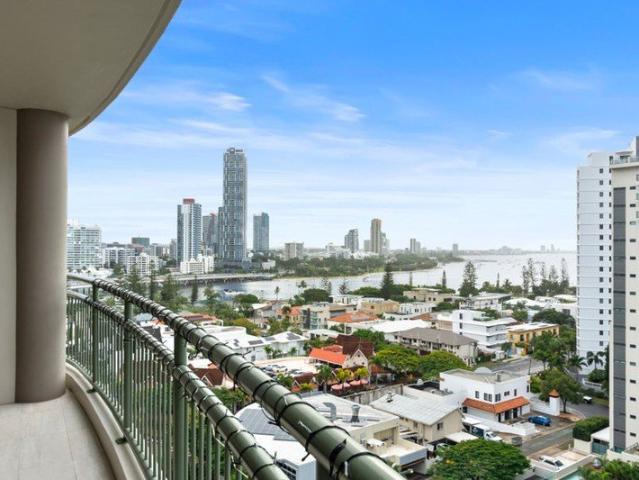 Oversized 104m2 Main Beach Apartment | North Facing with Broadwater Views