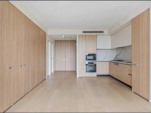 Oversized 102sqm Luxury 2 Bed with Rare Triple Aspect Balcony