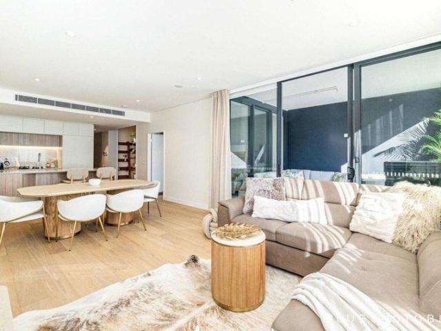 Oversized 157m² Luxury Apartment with Multipurpose Room in the Heart of Norwest