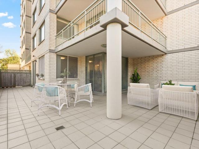 Oversized 172sqm Ground Floor Courtyard Apartment With Secure Parking