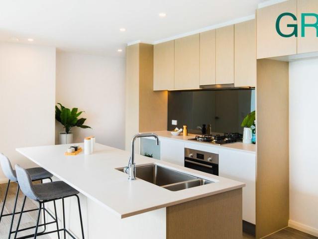 Oversized 1 Bed Luxury Apartment · Ready to Move in · 150m from Metro Station