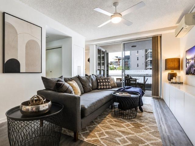 OVERSIZED 1 BED + STUDY | Moments from James Street