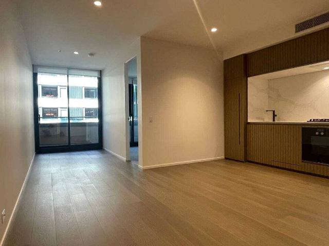 Oversized 1 Bedroom Apartment