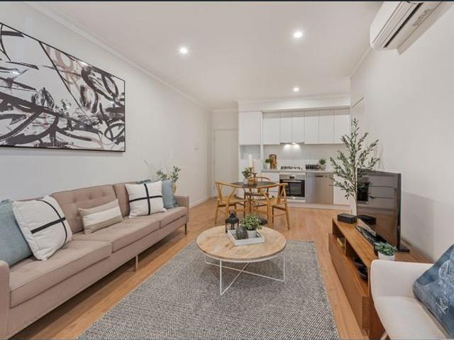 Oversized 1 bedroom apartment
