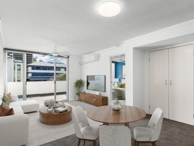 OVERSIZED 1 BEDROOM APARTMENT WITH LARGE BALCONY – WALK TO BRISBANE CBD