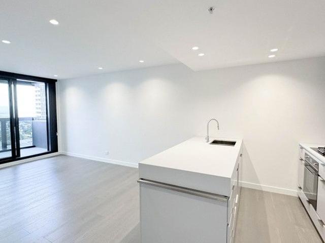 Oversized 1Bed 1Bath 1Car with Bay View