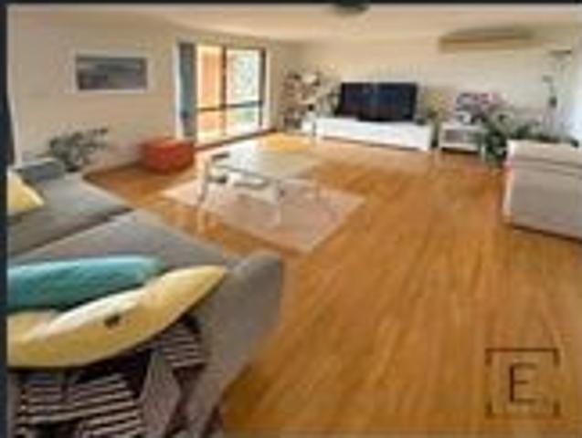 Oversized 2 Bedroom Apartment
