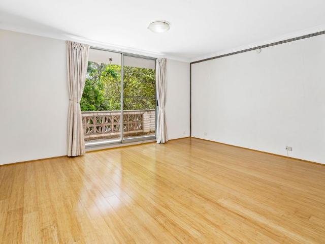 Oversized 2 Bedroom Apartment