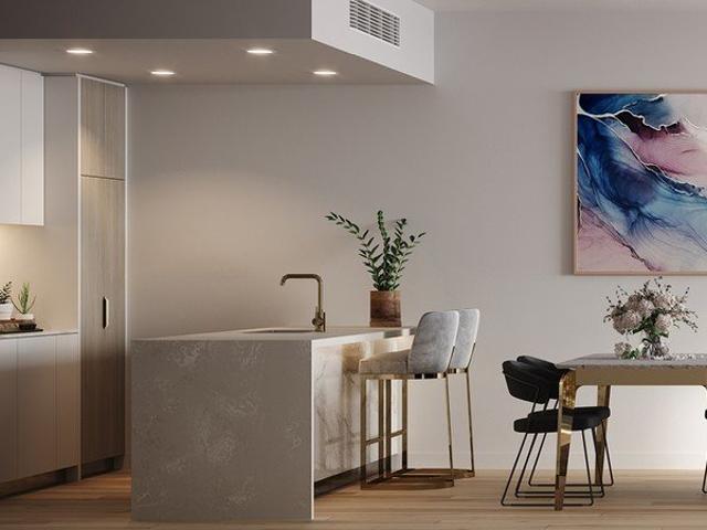 Oversized 2 Bedroom apartment with city & Botany Bay views