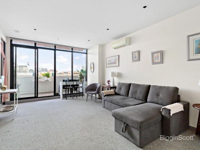 OVERSIZED 65SQM LIGHT FILLED APARTMENT