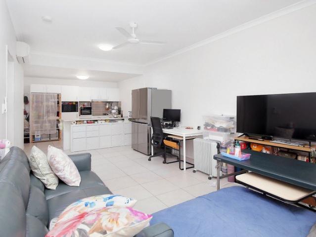 Oversized 84m² Apartment in the Heart of North Lakes