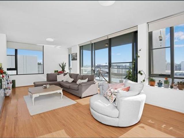 Oversized contemporary 3 bedder with District Views