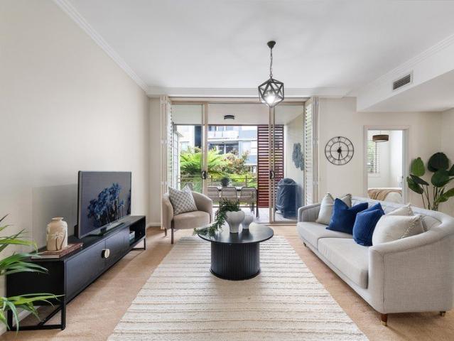 Oversized corner apartment with two balconies and resort amenities