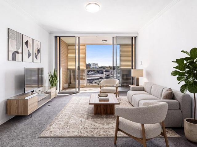 Oversized apartment enjoying panoramic views