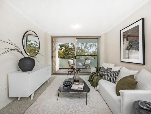 Oversized Apartment Footsteps from Cremorne Junction