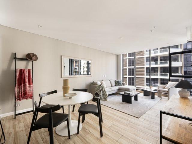 Oversized Apartment in a Peaceful Garden Setting | Two Caged Storage Spaces
