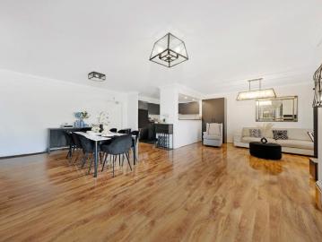 Oversized Apartment in Prime Castle Hill Location