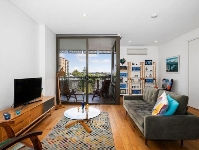 Oversized apartment in the heart of trendy Surry Hills
