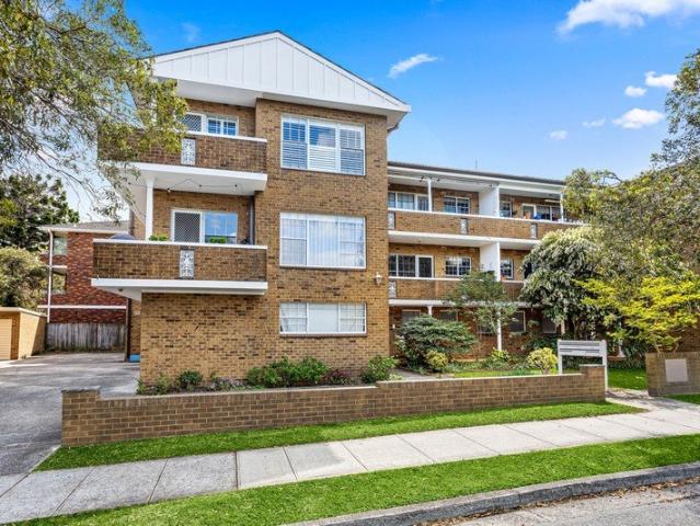 Oversized Apartment in the Heart of Oatley