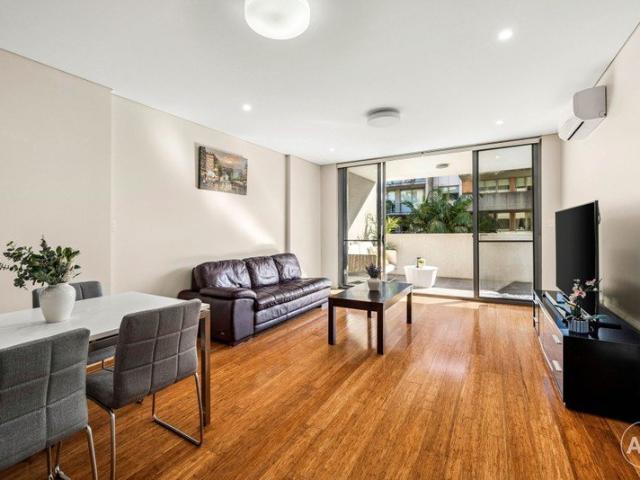 Oversized Apartment Living with Expansive Terrace & Separate Study