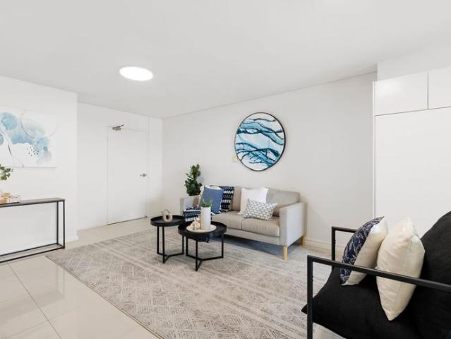 Oversized apartment living in a convenient Asquith location