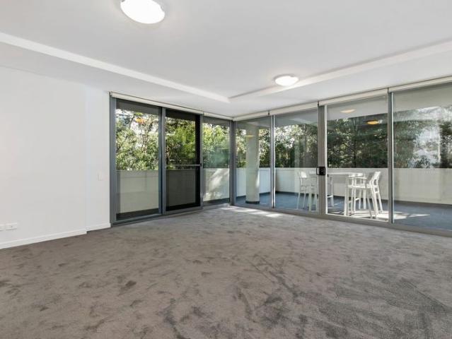 Oversized apartment Short term agreement