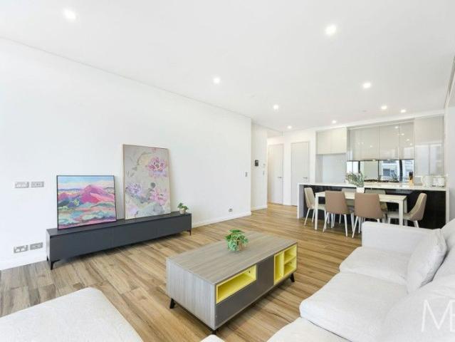 OVERSIZED APARTMENT WITH DOUBLE PARKING IN PRIME MASCOT LOCATION