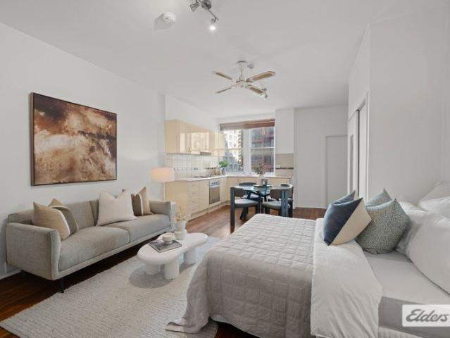 OVERSIZED ART DECO STUDIO IN A PRIME LOCALE