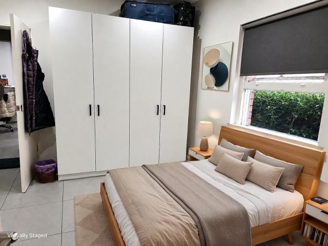 Oversized Boutique Apartment in a Prime Harbourside Location