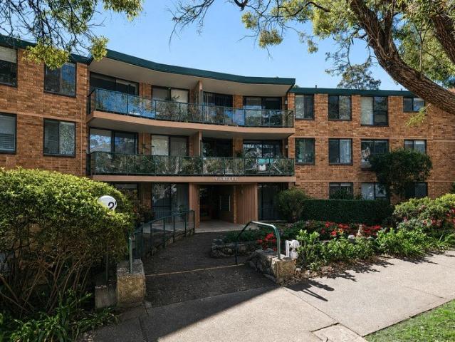 Oversized Boutique Apartment Space, Light, and a Leafy Outlook in a Prized Cremorne Pocket