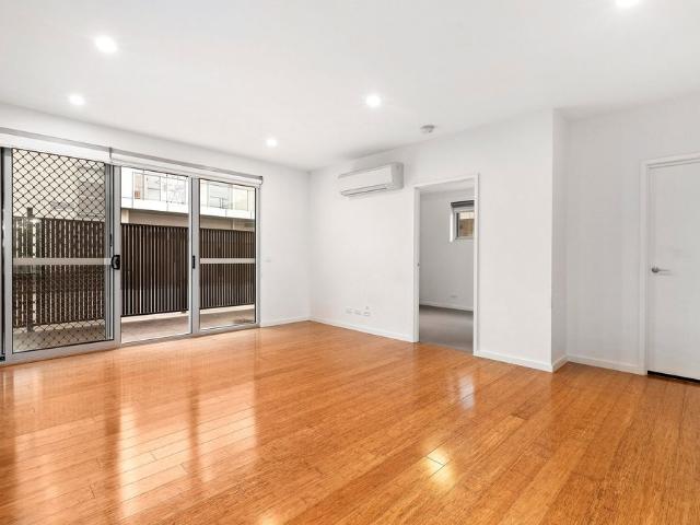 Oversized Ground Floor Apartment with Balcony & Private Courtyard