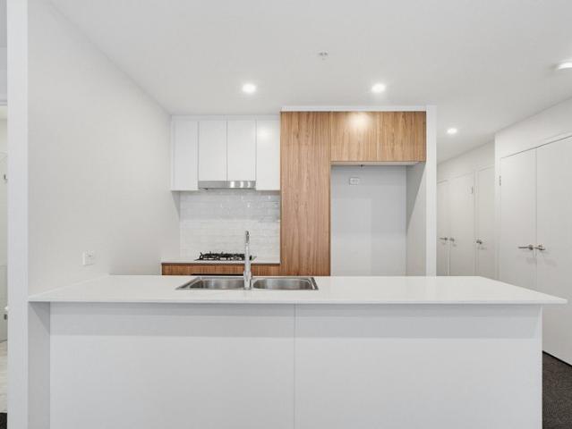 Oversized Ground Floor Apartment with Expansive Outdoor Entertaining Area