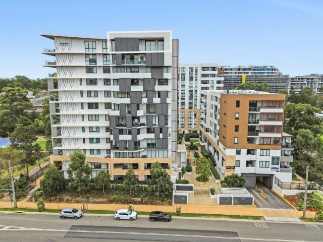 Oversized Ground Floor Apartment Offering Lifestyle and Convenience