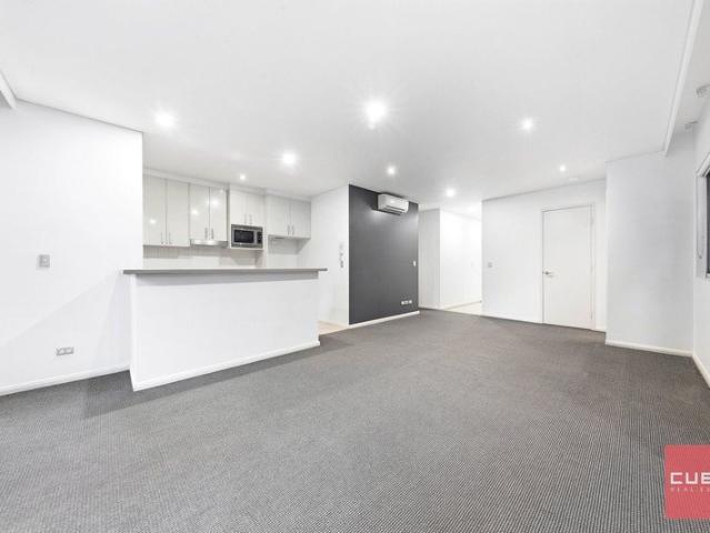 Oversized Ground Floor Courtyard 1+ Study Apartment in the Heart of Rosebery