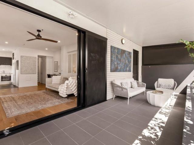 Oversized Ground Floor Living with Two Courtyards