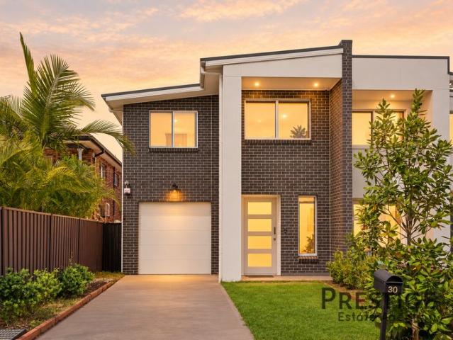 Oversized Duplex with Space, Style & Comfort