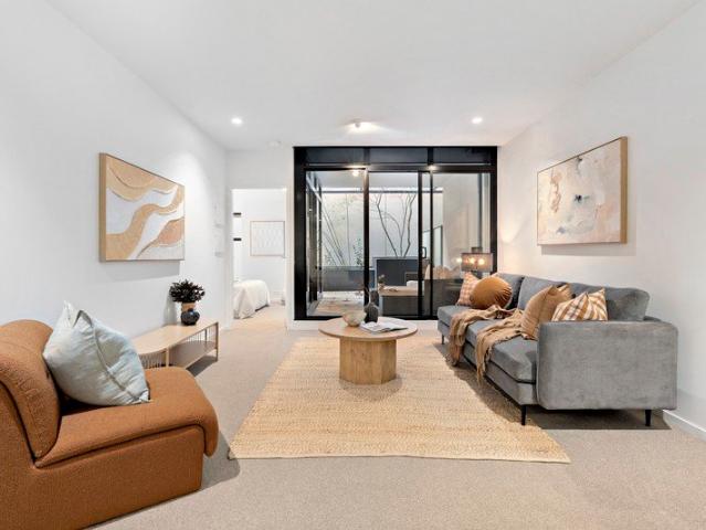 Oversized Entertainers Terrace & Terrific Location